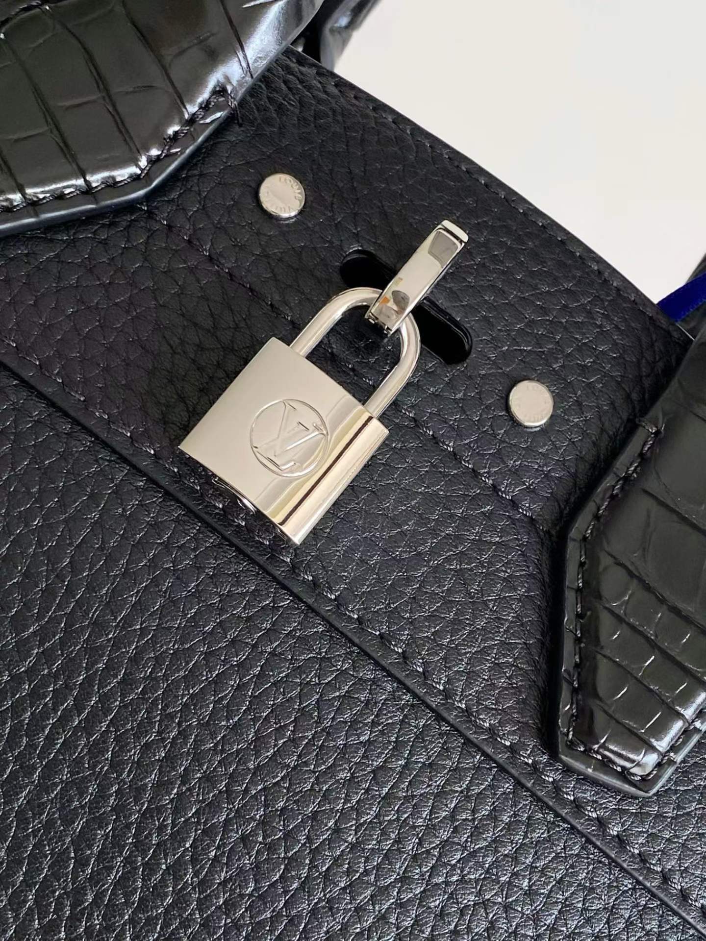 루이비통 M95847 IIII 4