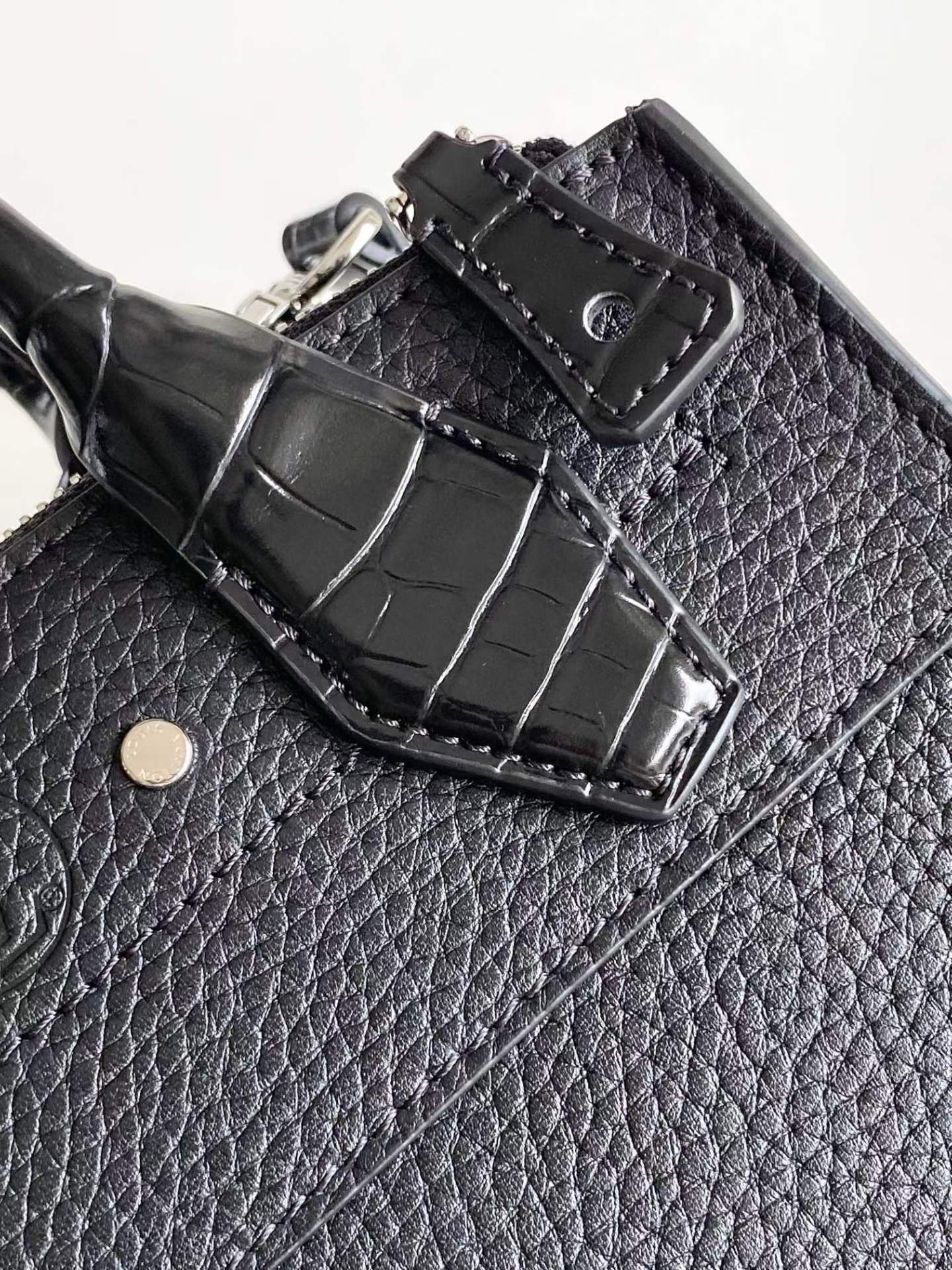 루이비통 M95847 IIII 5